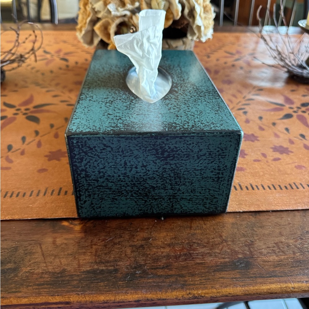 Tissue Box Cover - Picture 2 of 9